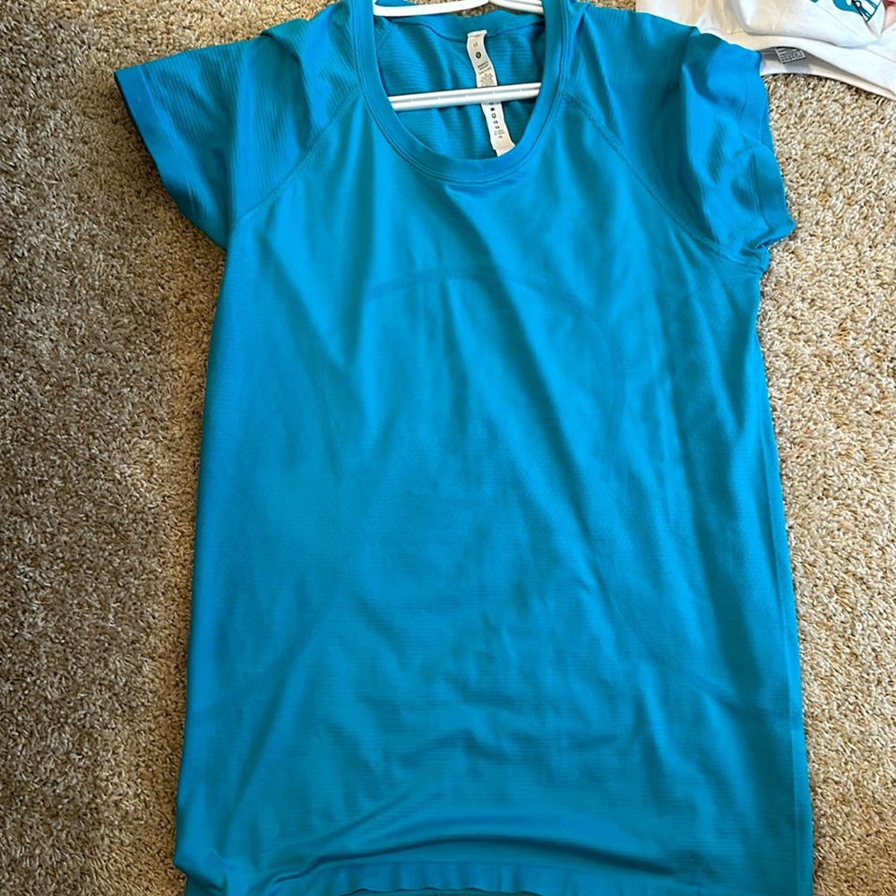 Lululemon swiftly tech short sleeve